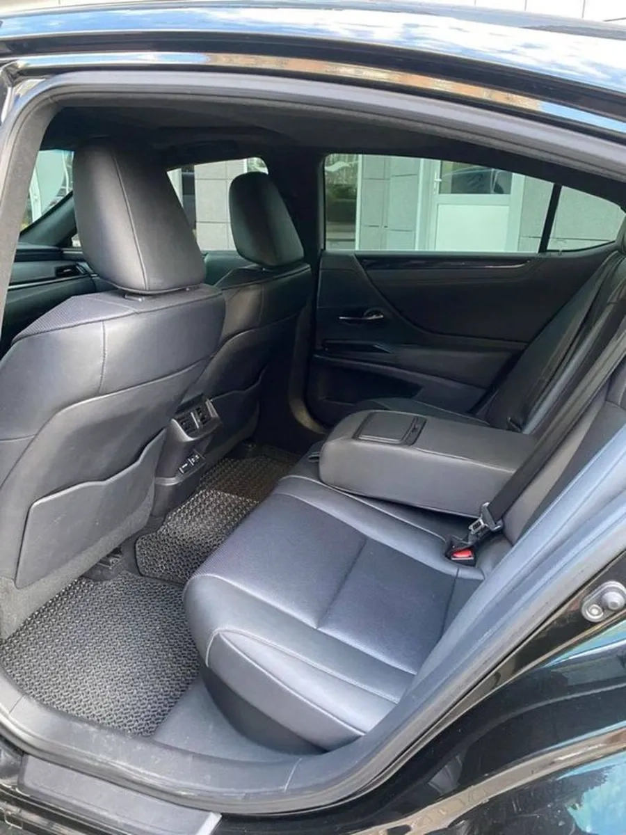 429 Авто на весілля Lexus ES 300h з водієм