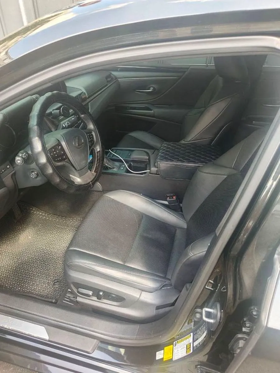 429 Авто на весілля Lexus ES 300h з водієм