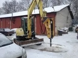 Гідромолот на базі повноповоротного екскаватора Yanmar 6 тонн