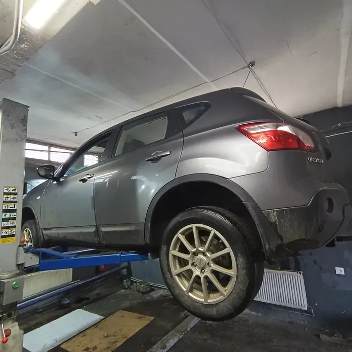 СТО. Автомайстерня. Послуги з ремонту / обслуговування авто.