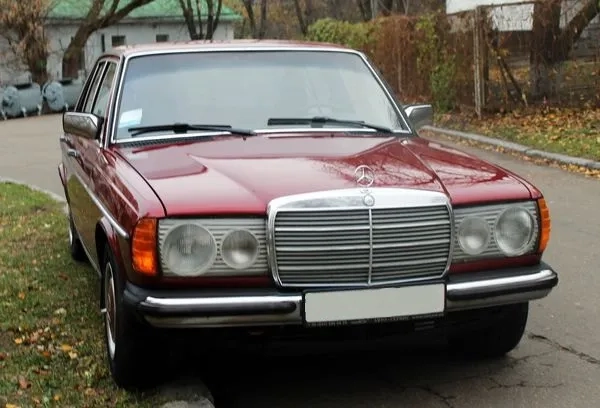 216 Ретро авто на зйомки Mercedes W123