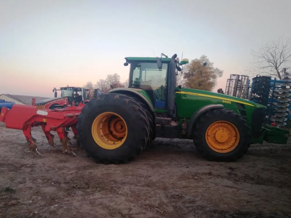 Трактор JOHN DEERE 8430 (2150)