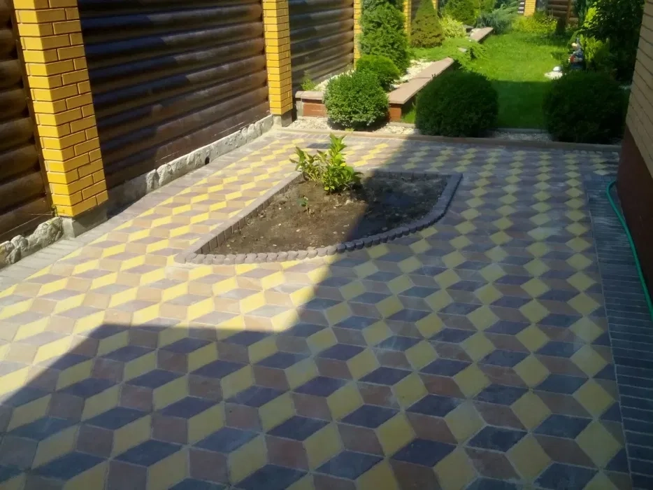 Укладання тротуарної плитки , установку бордюрів, ландшафтні роботи