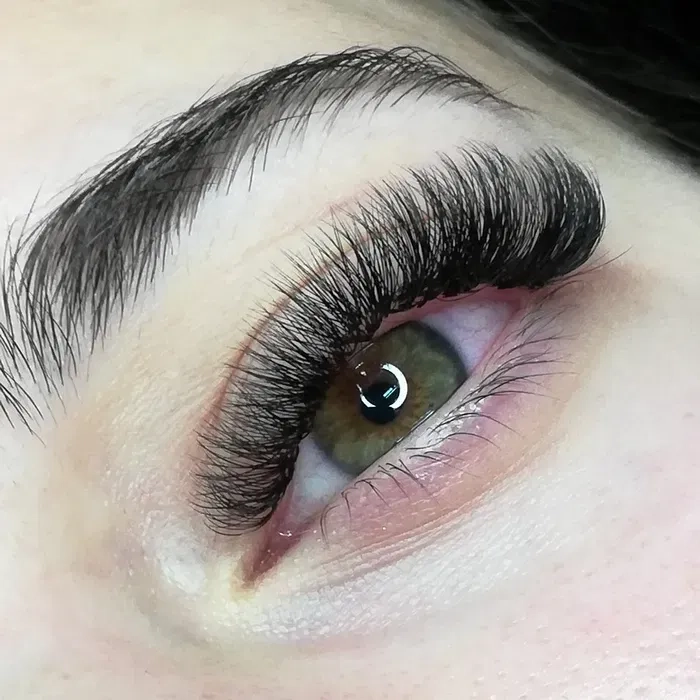 Нарощування вій на Оболоні у Києві