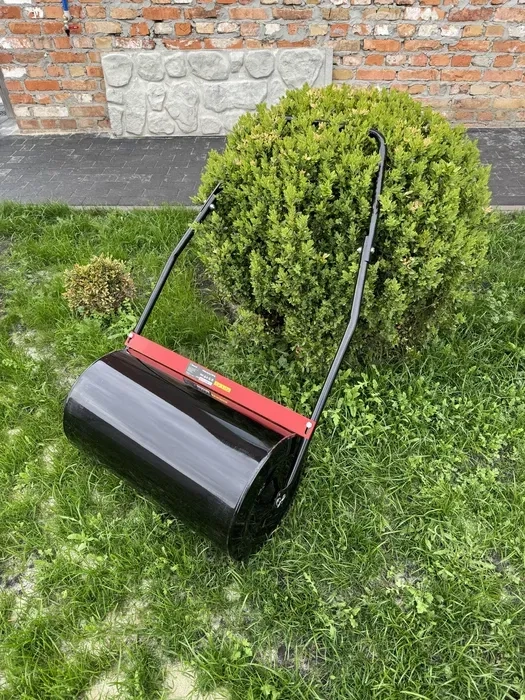 Садовий каток для трамбування землі