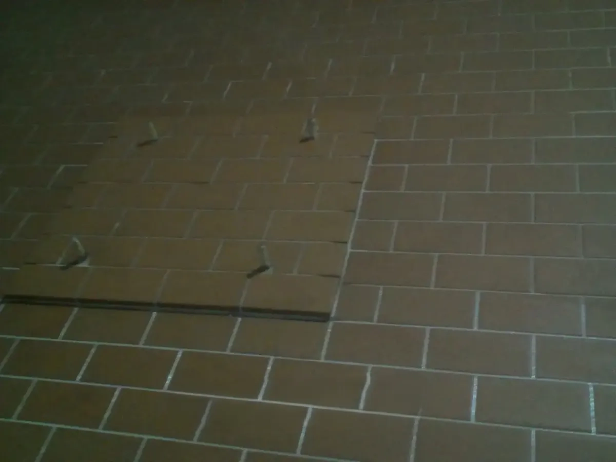 Укладання кислотостійкої плитки