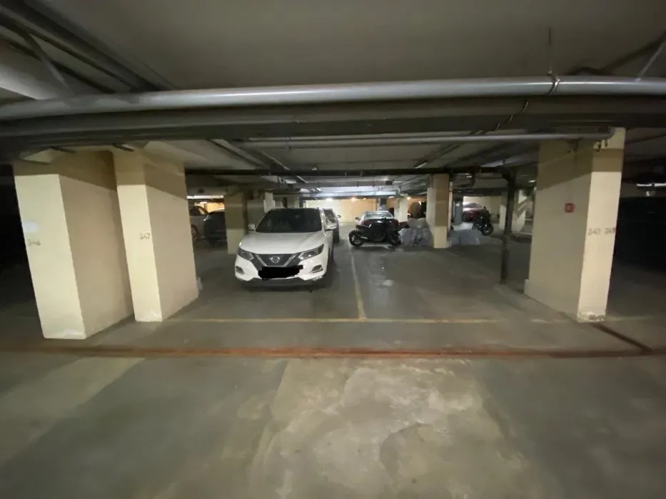 Паркомісце в підземному паркінгу