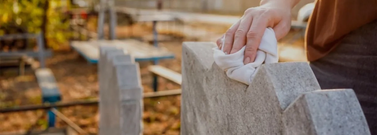 Догляд за могилами в Києві