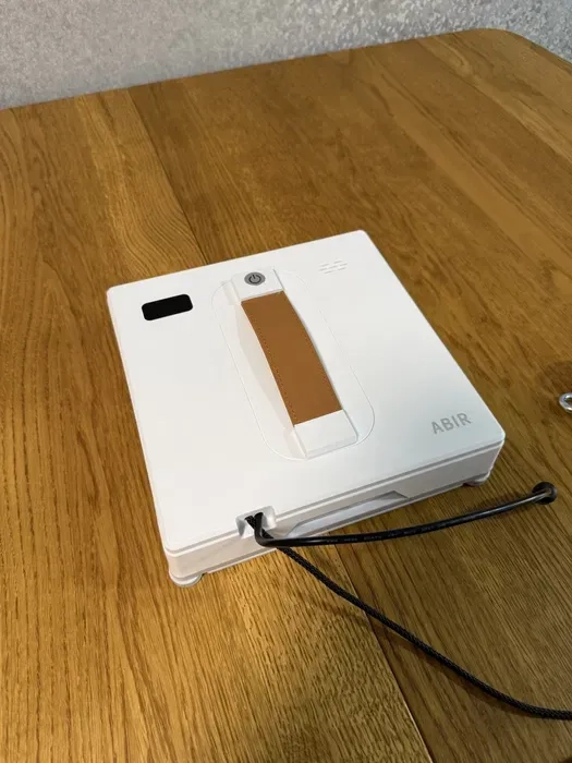 Забудьте про Драбини! Інтелектуальний Робот для Миття Вікон