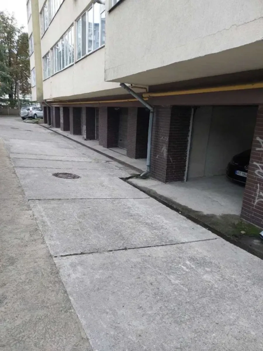 Гараж в центрі вул. Січових (позаду друкарні)