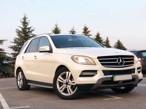 119 Позашляховик на весілля Mercedes Benz ML білий
