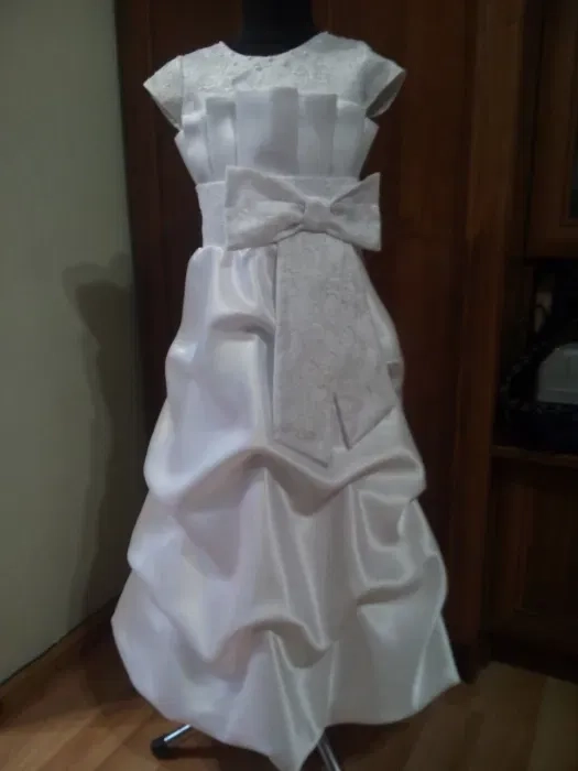 Ніжне плаття на Причастя для дівчинки