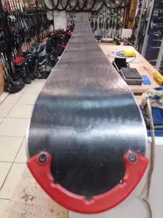 Лижі для незабутнього зимового відпочинку