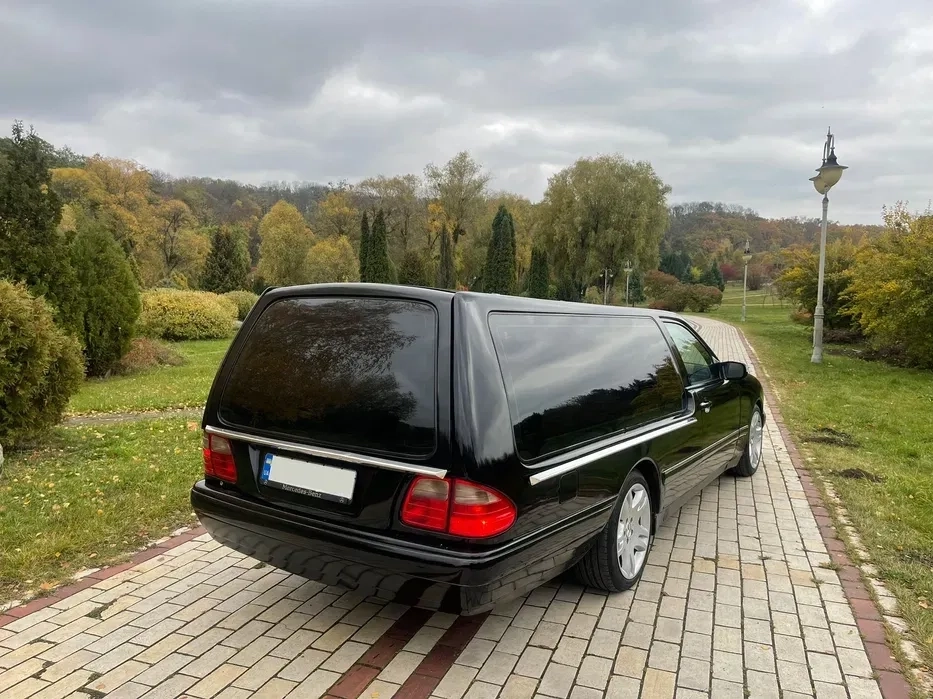 Похороны.Ритуальные услуги.Перевозка умерших.Катафалк.