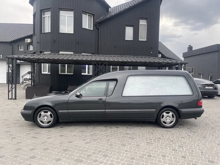 Похороны.Ритуальные услуги.Перевозка умерших.Катафалк.