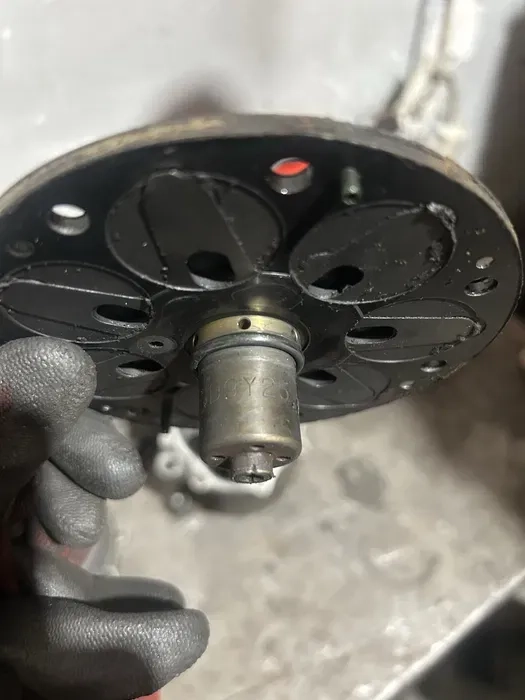 Заправка автокондиціонерів у Берегометі, Розвал-сходження