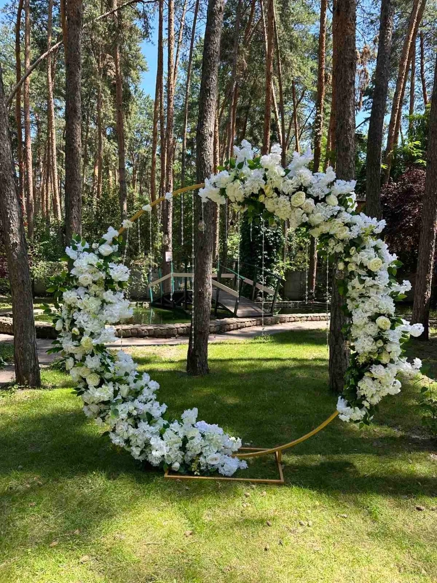 Кругла весільна арка Фотозона