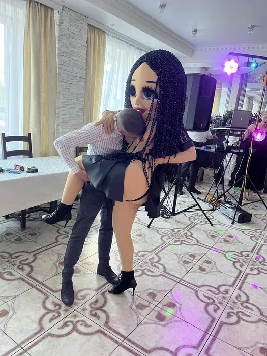 Ростова лялька для яскравих свят і шоу-програм. Незабутні емоції.