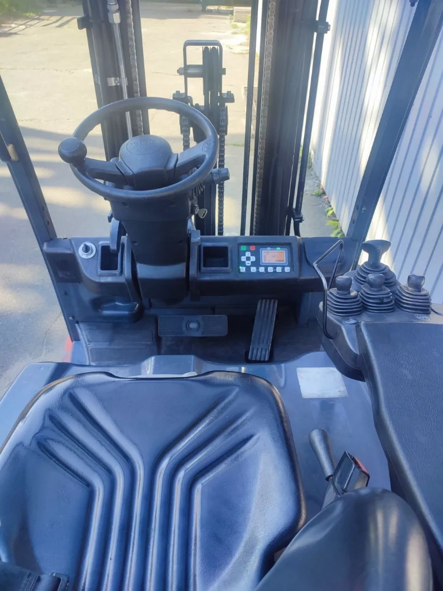 Навантажувач TOYOTA 7FGF25