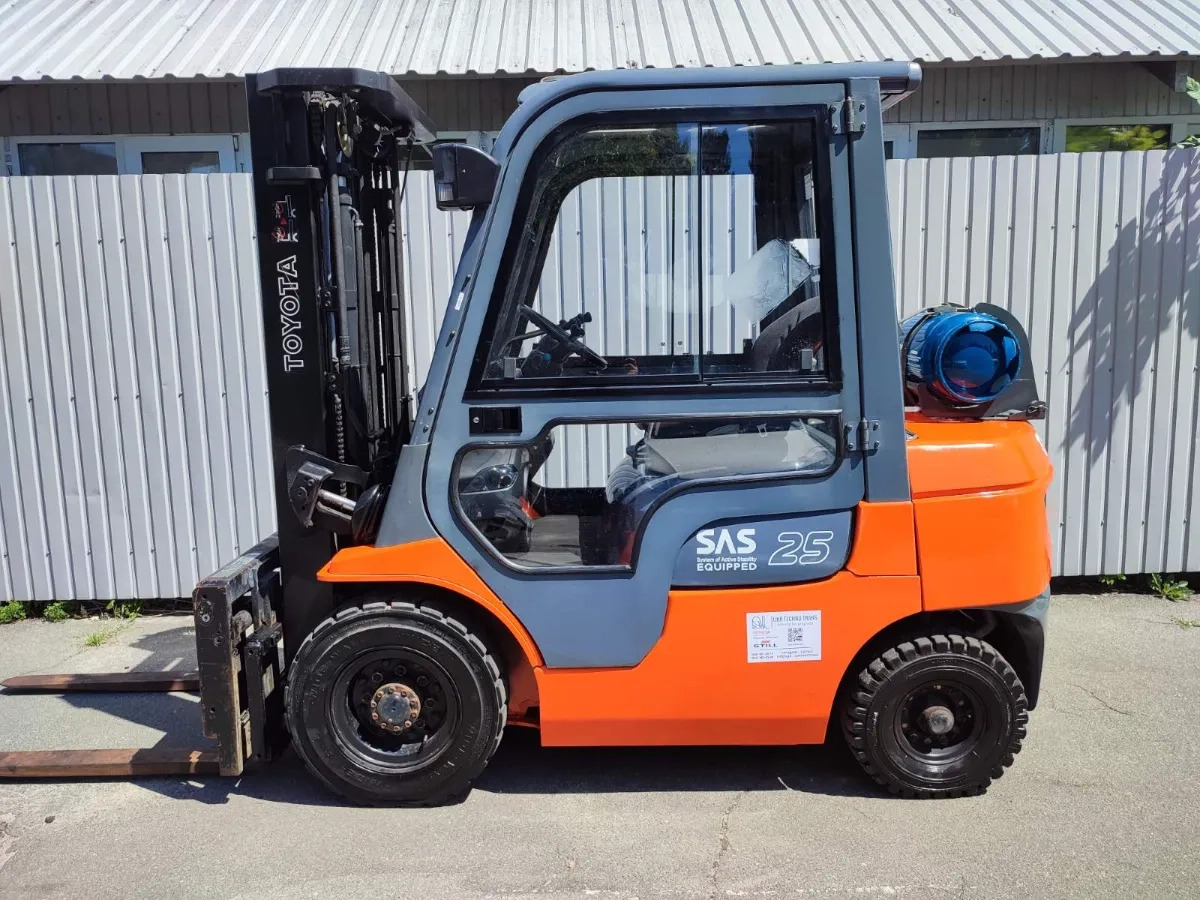 Навантажувач TOYOTA 7FGF25