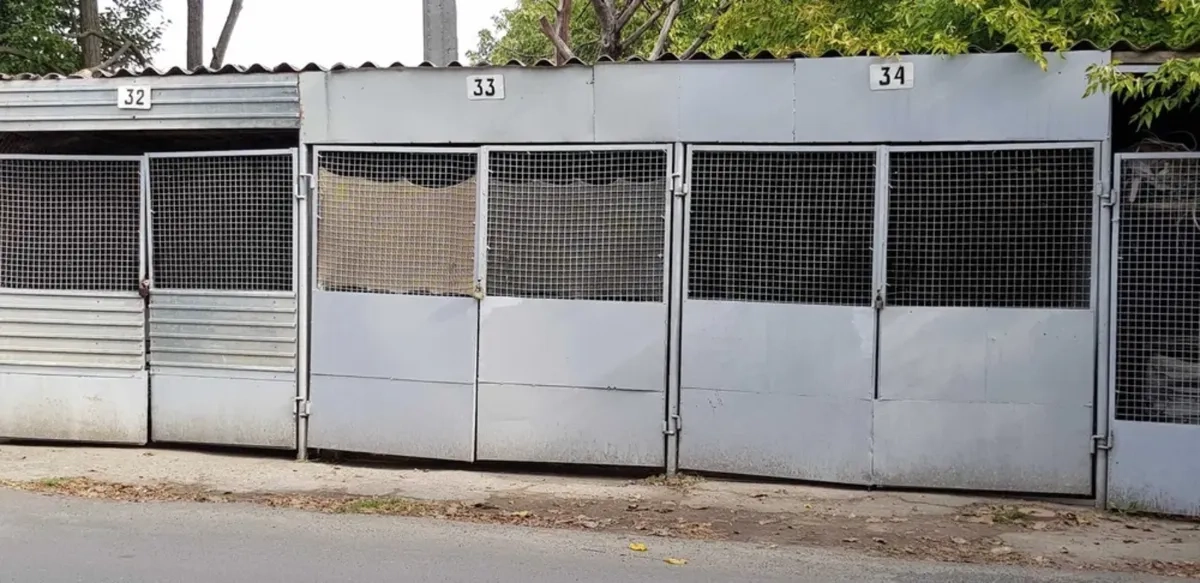 Критий бокс на автостоянці під цілодобовою охороною