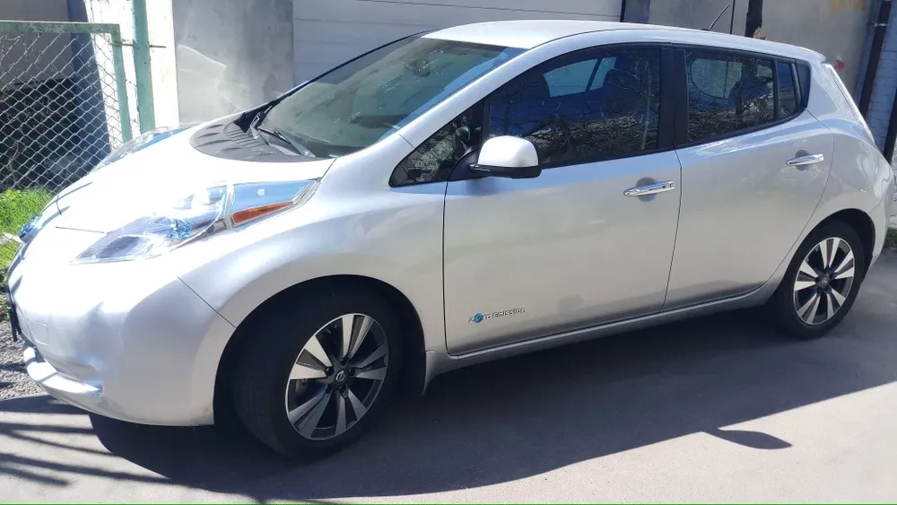 Nissan Leaf електромобіль