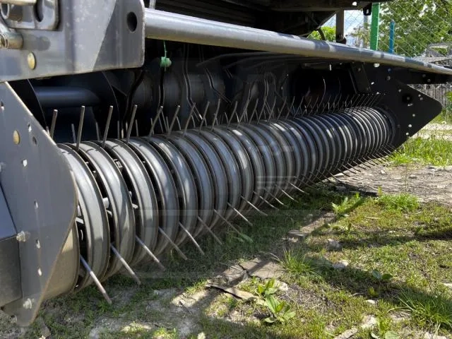 Прес-підбирач CLAAS ROLLANT 620