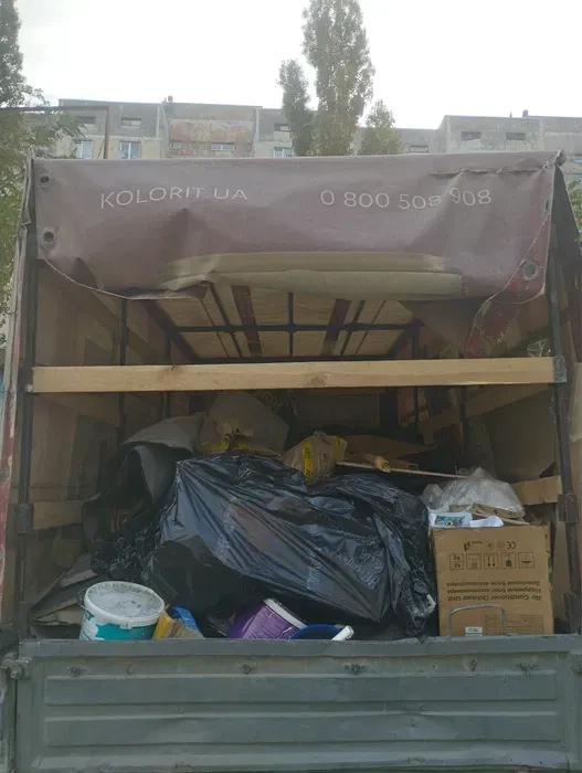 Вивезення старих меблів, гілок та будівельного сміття – швидко та недорого!