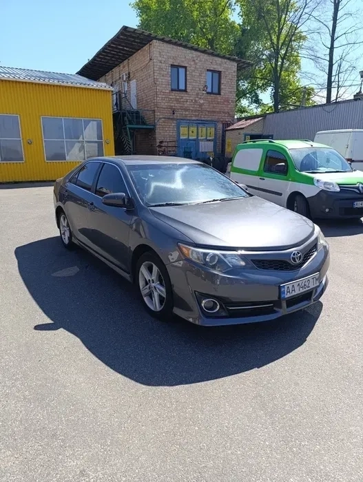 Авто Toyota Camry 50 для роботи в таксі