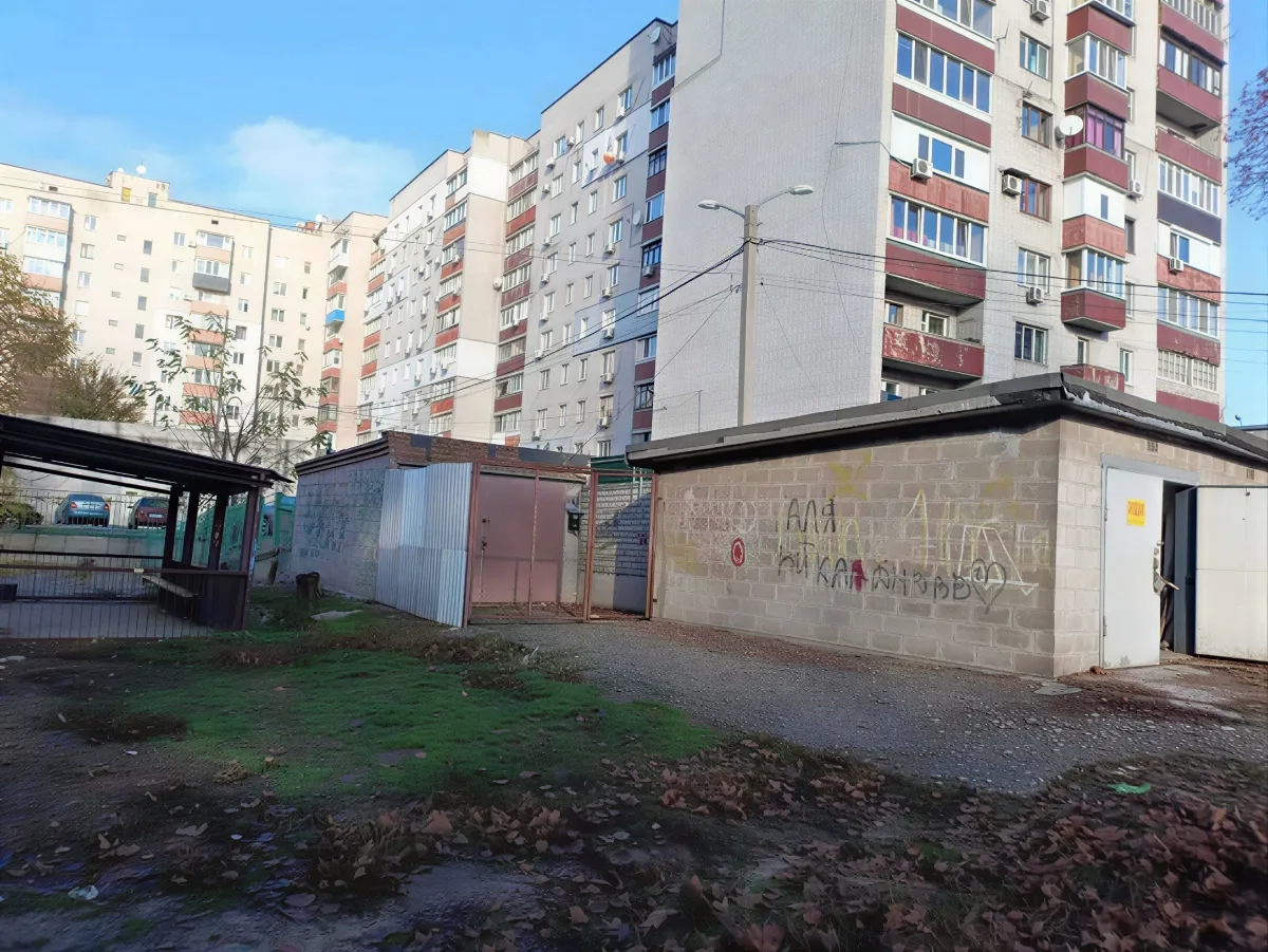 Капітальний гараж (р-н Старого мосту)