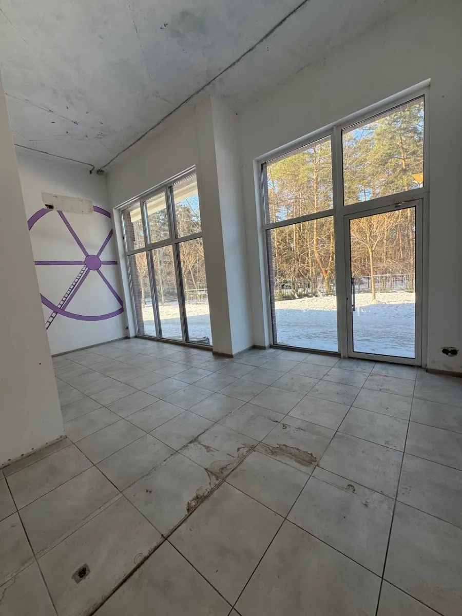 Фасадне приміщення 102 м2 в ЖК на Прорізній