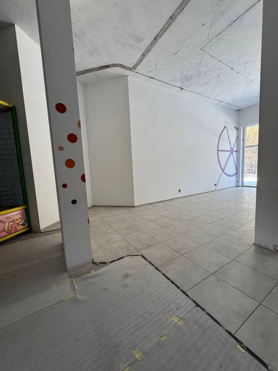 Фасадне приміщення 102 м2 в ЖК на Прорізній