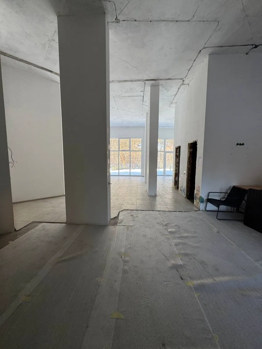 Фасадне приміщення 102 м2 в ЖК на Прорізній