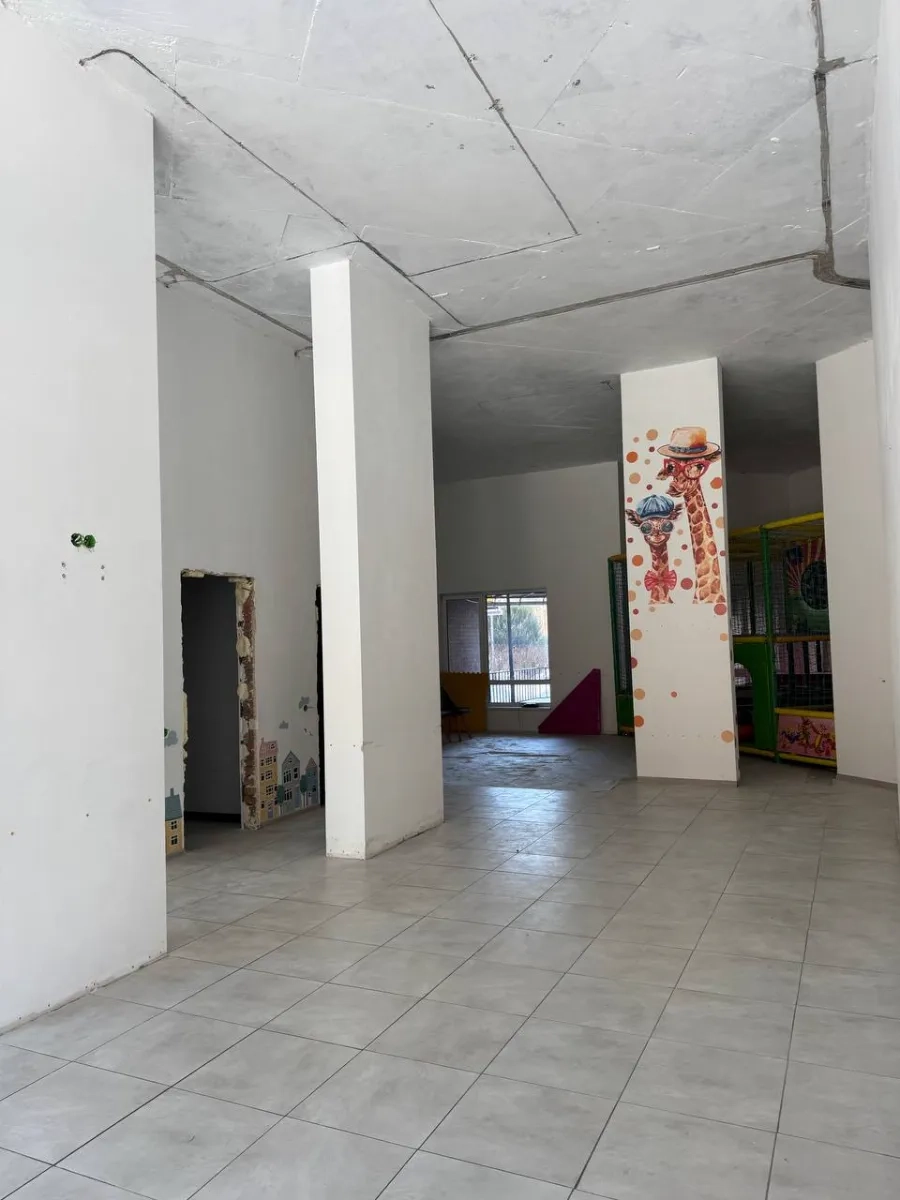 Фасадне приміщення 102 м2 в ЖК на Прорізній