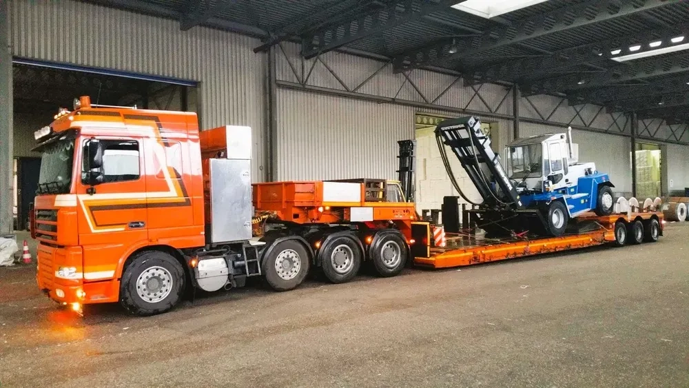 Послуги трала та професійне транспортування вантажів