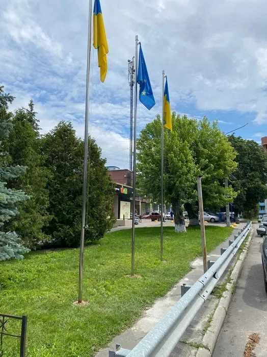 Виготовлення флагштоків з нержавіючої сталі різних типів та розмірів