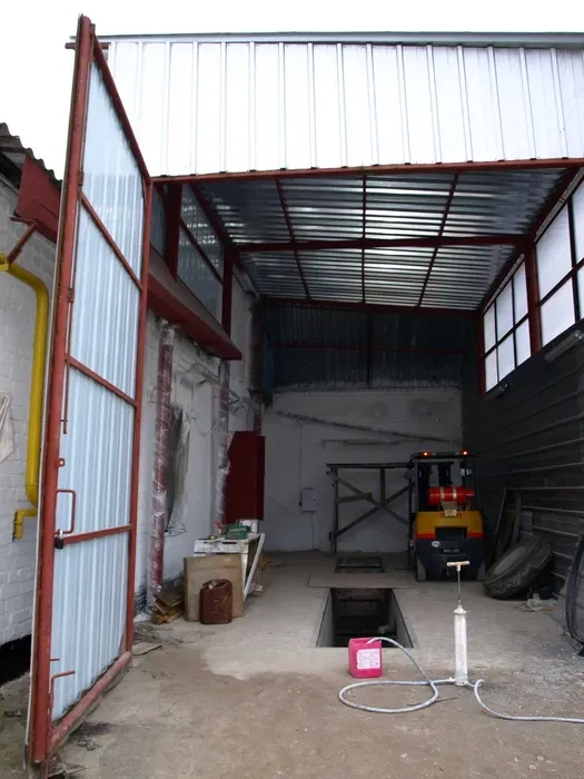 Територія (2 Га), що охороняється під склад, офіс, стоянку