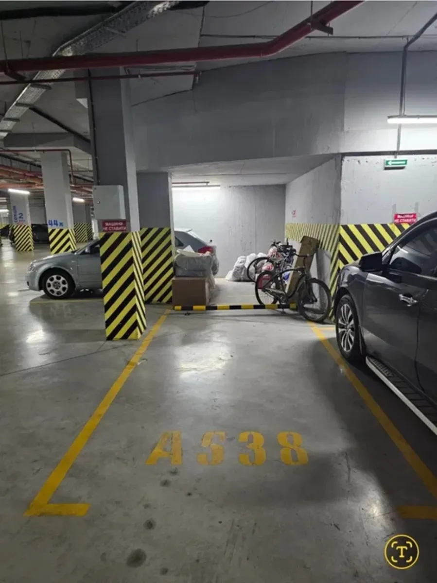 Паркінг в 44 Жемчужині, вул. Каманіна