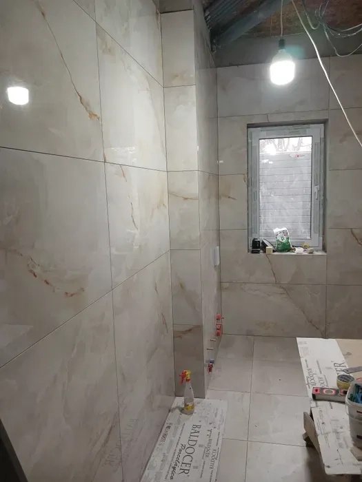 Плиточник. Укладання плитки. Великий формат