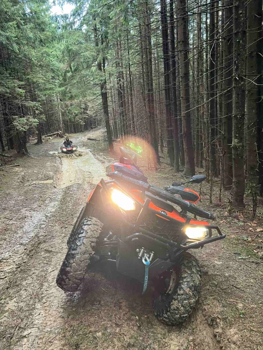 Квадроцикли активний відпочинок в Карпатах.