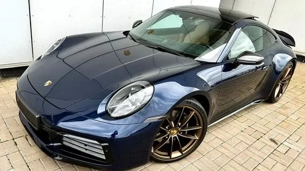 263 Cпорткар Porsche 911 Carrera S без водія
