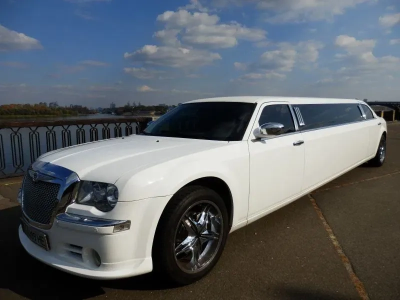 Лімузин Київ. Замовлення. Недорого авто на весілля Київ.