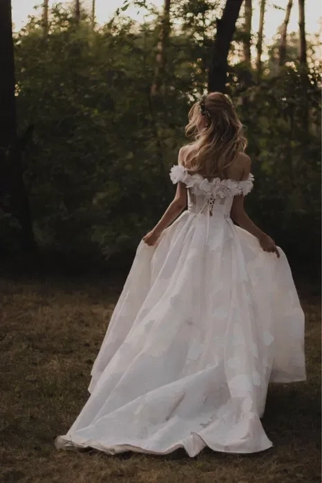 Весільна сукня з 3Д квітами