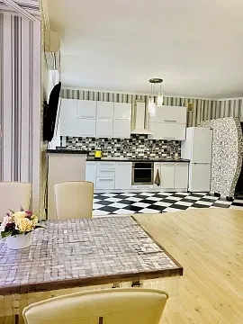 1-кімнатна квартира подобово у Ужгороді, вул. Новака, 10 — 1001507625