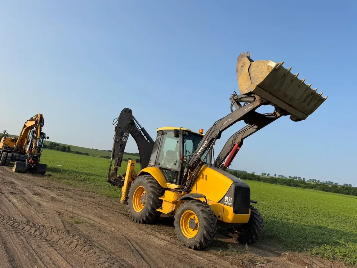 Volvo BL71 екскаватор навантажувач