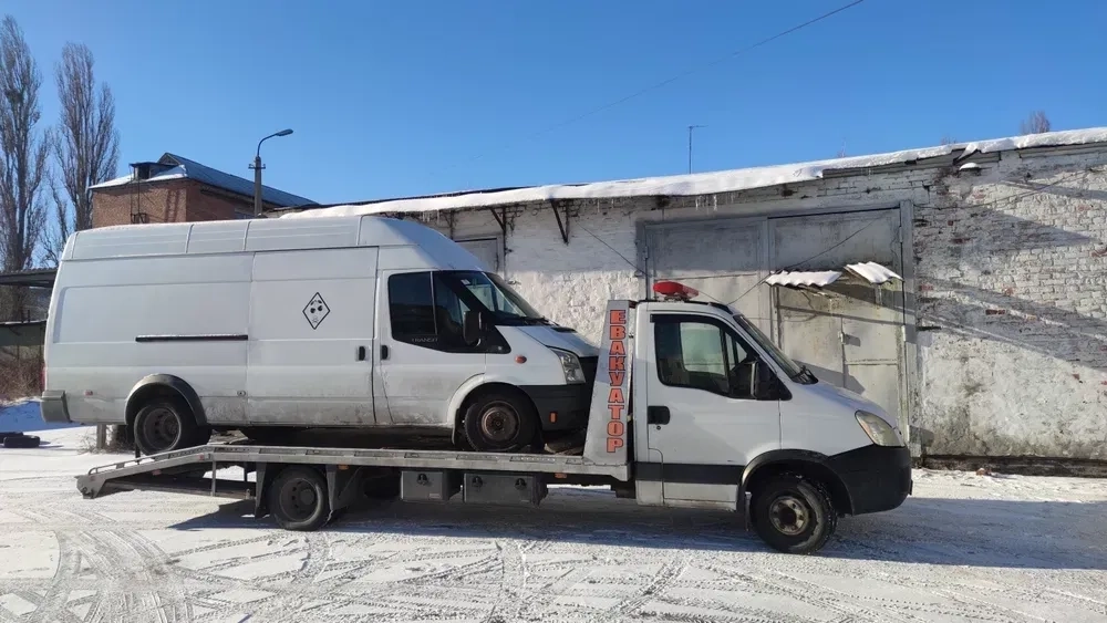 Професійні послуги евакуації: Транспортування легкових автомобілів та спецтехніки вагою до 5 тонн.