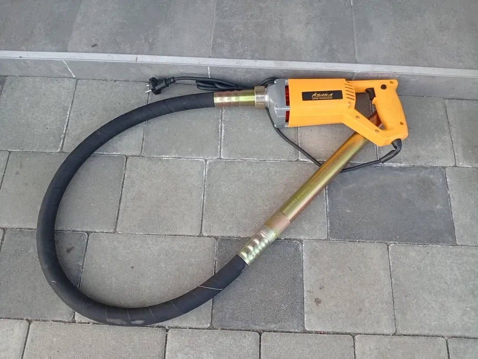 Ущільнувач бетону ,віброущільнювач