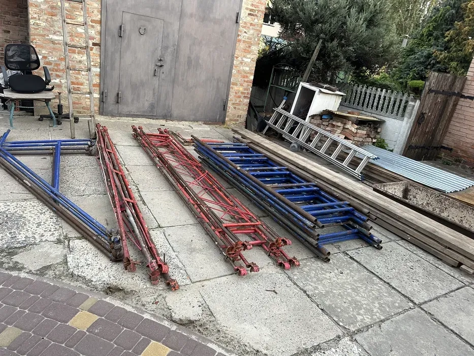 Будівельні ліса для фасадних робіт