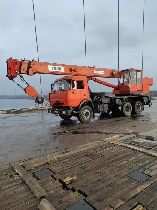 Автокран 25т, 22м. стріла.