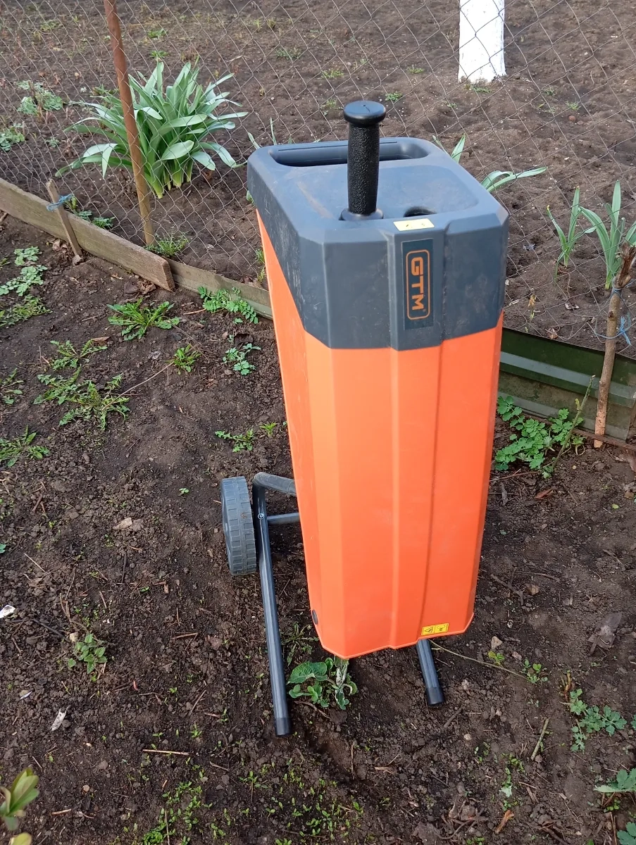 Подрібнювач гілок GTM DS2500/40